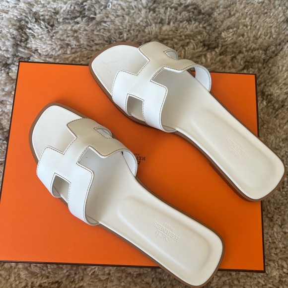 Hermes White Slide Sandals 38.5 - Picture 2 of 15